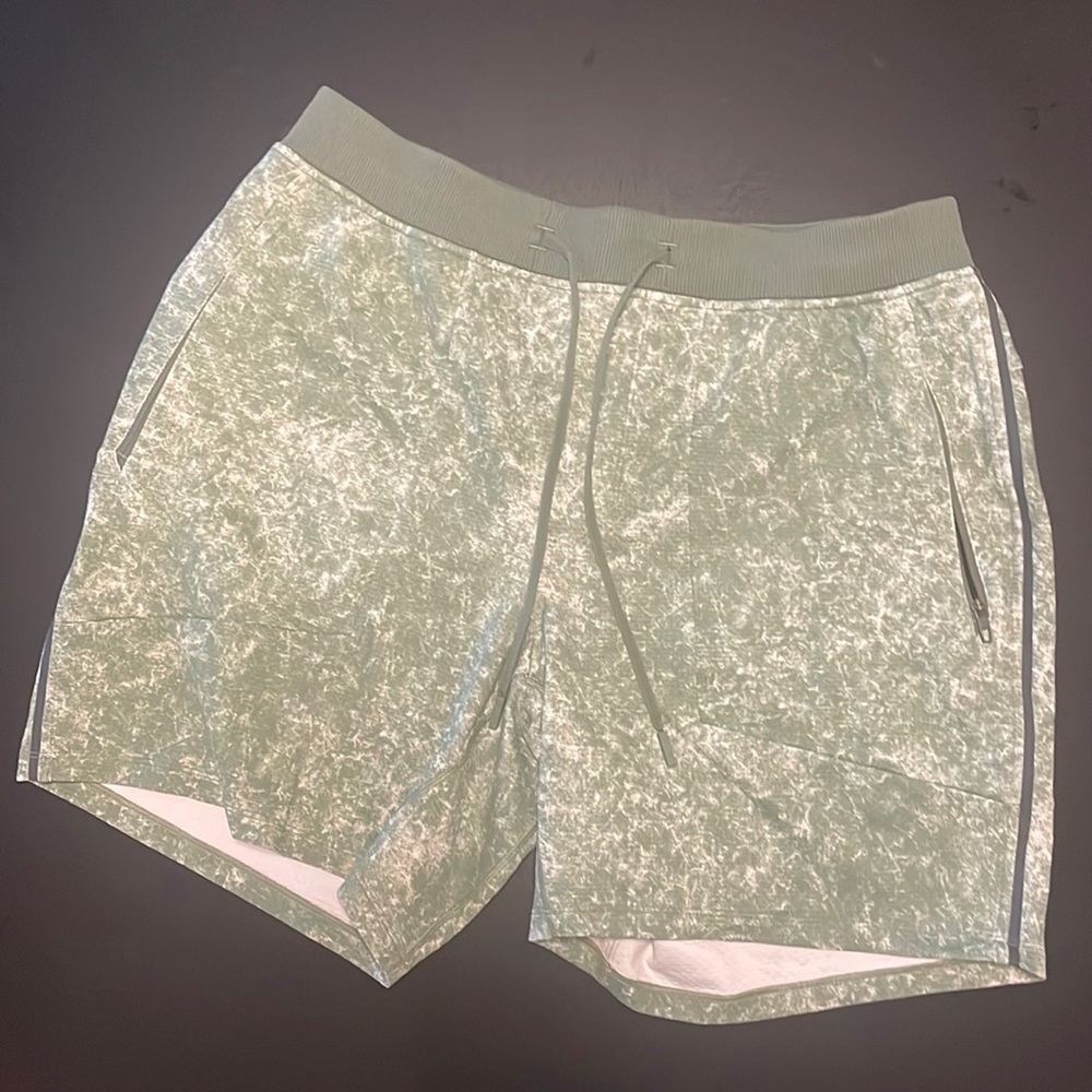 COPY - Lululemon Textured Tech Linerless Short 7” Size Large